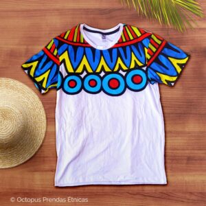 Camiseta con diseño abstracto inspirado en los colores de la bandera de colombia